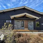 Villa Naava Luppo - Upea Jaervinaekymaellae Ja Ulkoporealtaalla *