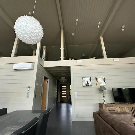 Naava Luppo - Upea Jaervinaekymaellae Ja Ulkoporealtaalla Ähtäri