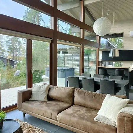 Naava Luppo - Upea Jaervinaekymaellae Ja Ulkoporealtaalla * Ähtäri