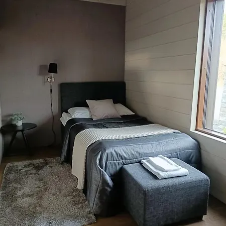 Naava Luppo - Upea Jaervinaekymaellae Ja Ulkoporealtaalla Ähtäri