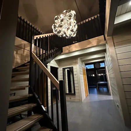 Naava Luppo - Upea Jaervinaekymaellae Ja Ulkoporealtaalla Ähtäri