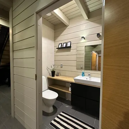 Naava Luppo - Upea Jaervinaekymaellae Ja Ulkoporealtaalla * Ähtäri